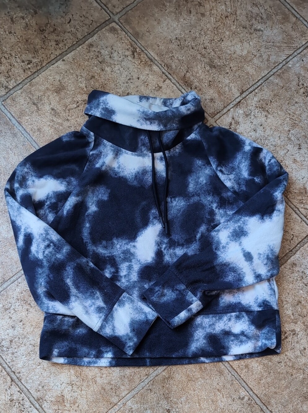 Old Navy Women's Tie-Dye Funnel Neck Sweater - Navy & White